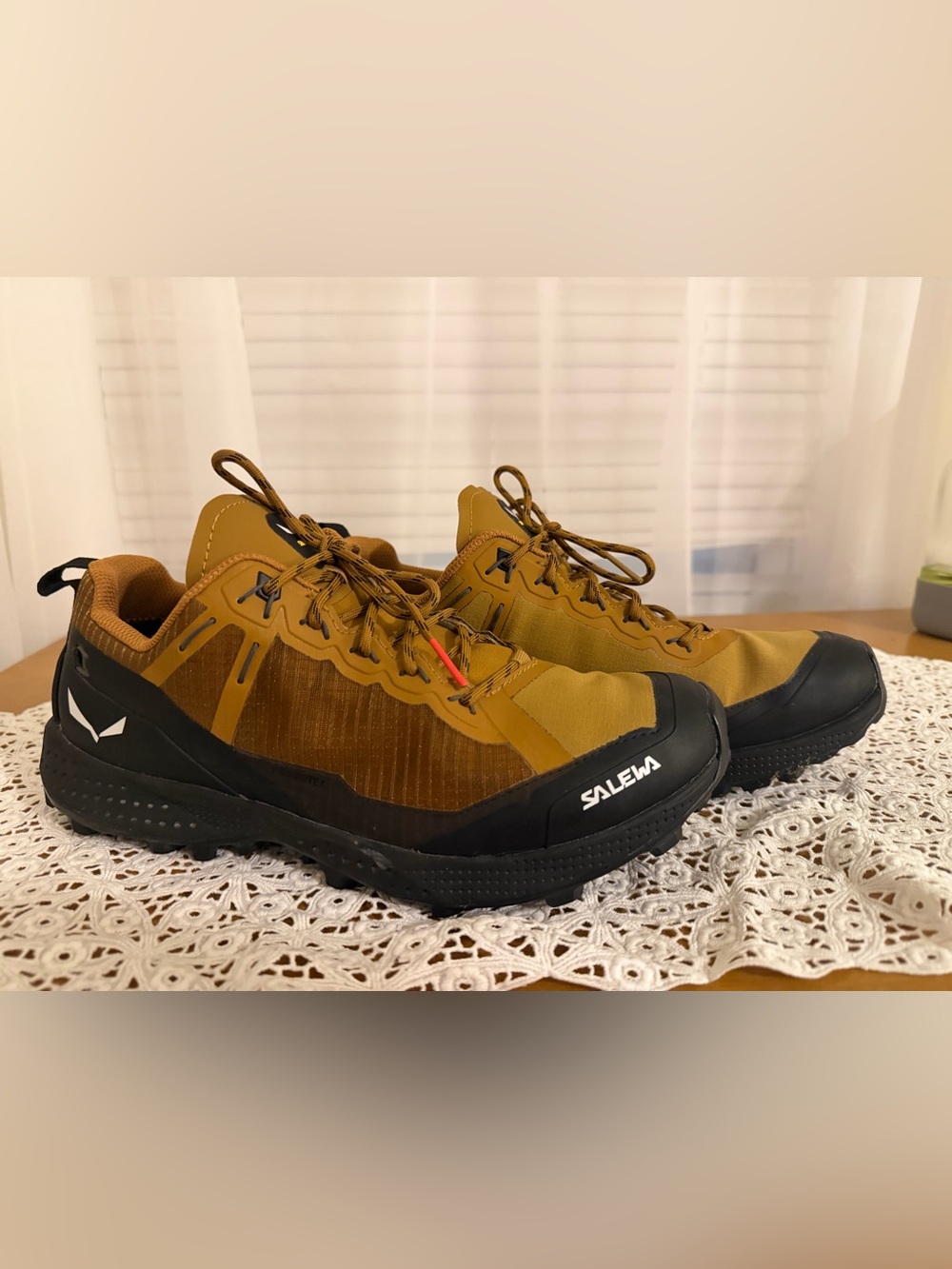 Salewa Hiking Shoes - women’s 9 men’s 7.5 - Picture 2 of 7